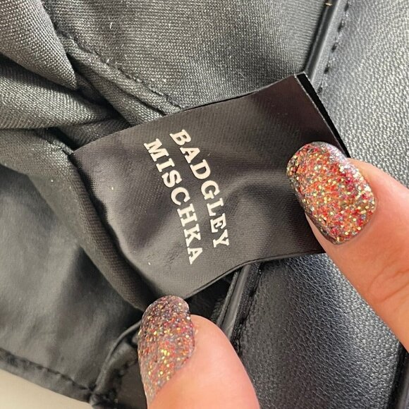 Badgley Mischka Quilted Crossbody Flap Bag Purse Black M Clasp Zip Pockets Chain - Picture 8 of 16